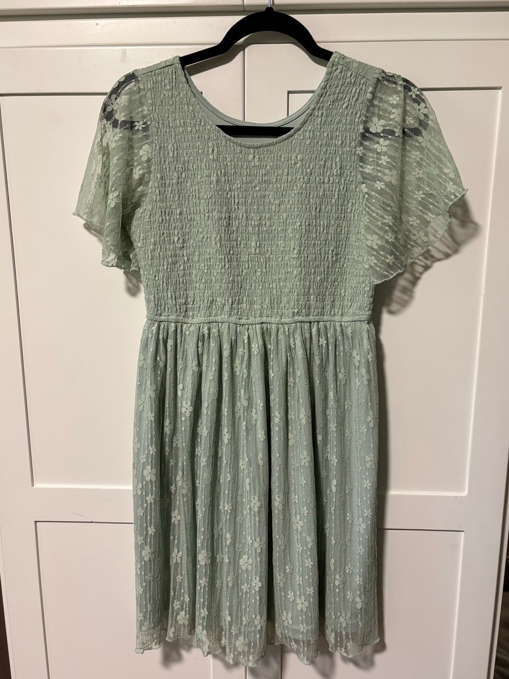 Kids Lace Flutter-Sleeve Dress in Mint Green